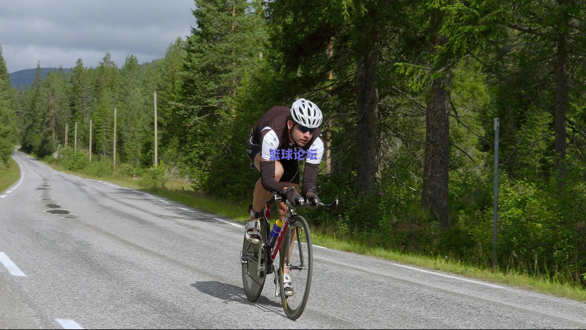 绿茵场上的残酷法则，挥霍良机终遭命运反噬，竞技体育的永恒警钟