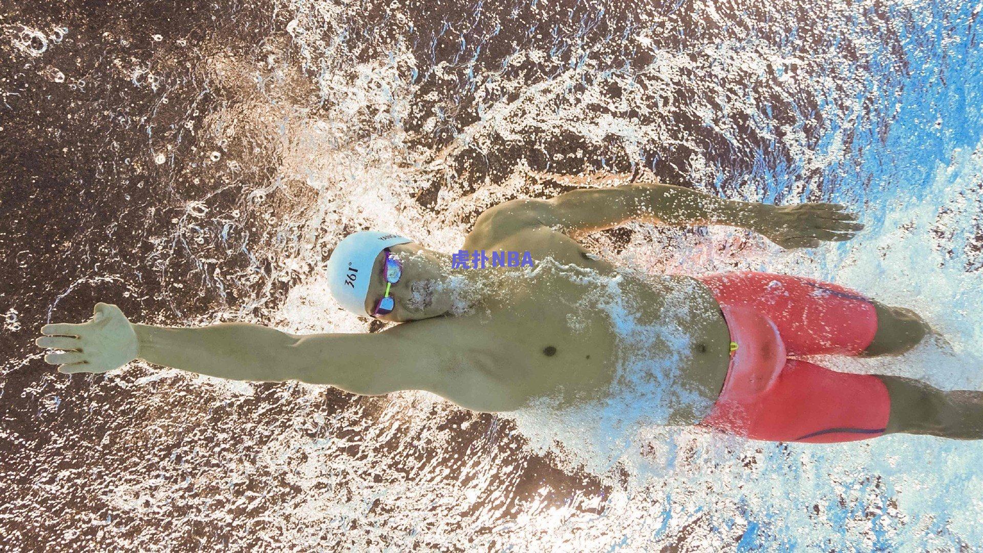 父亲生日夜现场观战！乔治率队取胜送快艇签名球衣